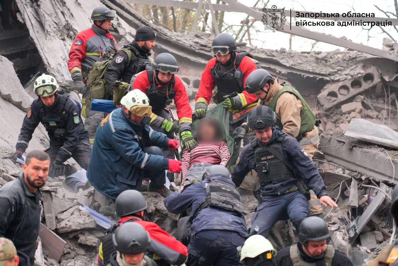 У Запоріжжі щонайменше шість постраждалих внаслідок ракетного удару РФ: в ОВА розкрили наслідки атак 1