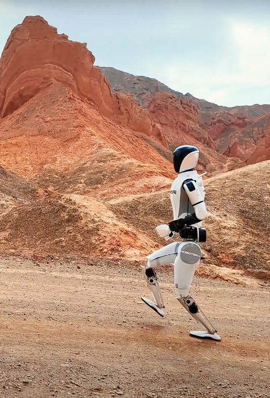 Робот Star1 бежит по пустыне. Фото: Robot Era Робот, бег