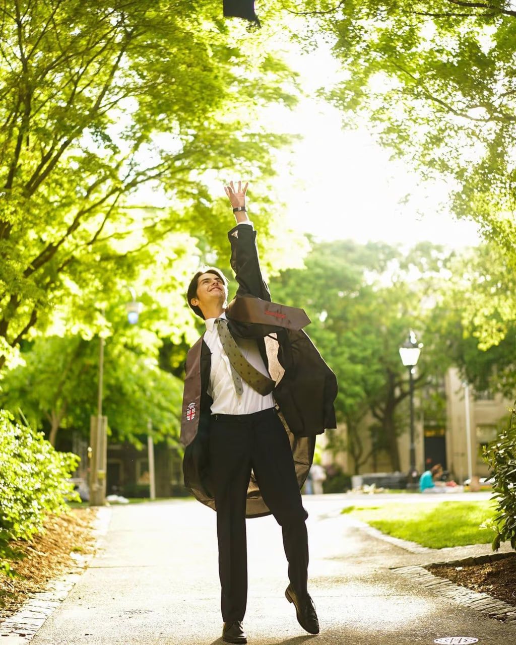 Дилан Дуглас – выпускник Университета Брауна Дилан Дуглас – выпускник Университета Брауна