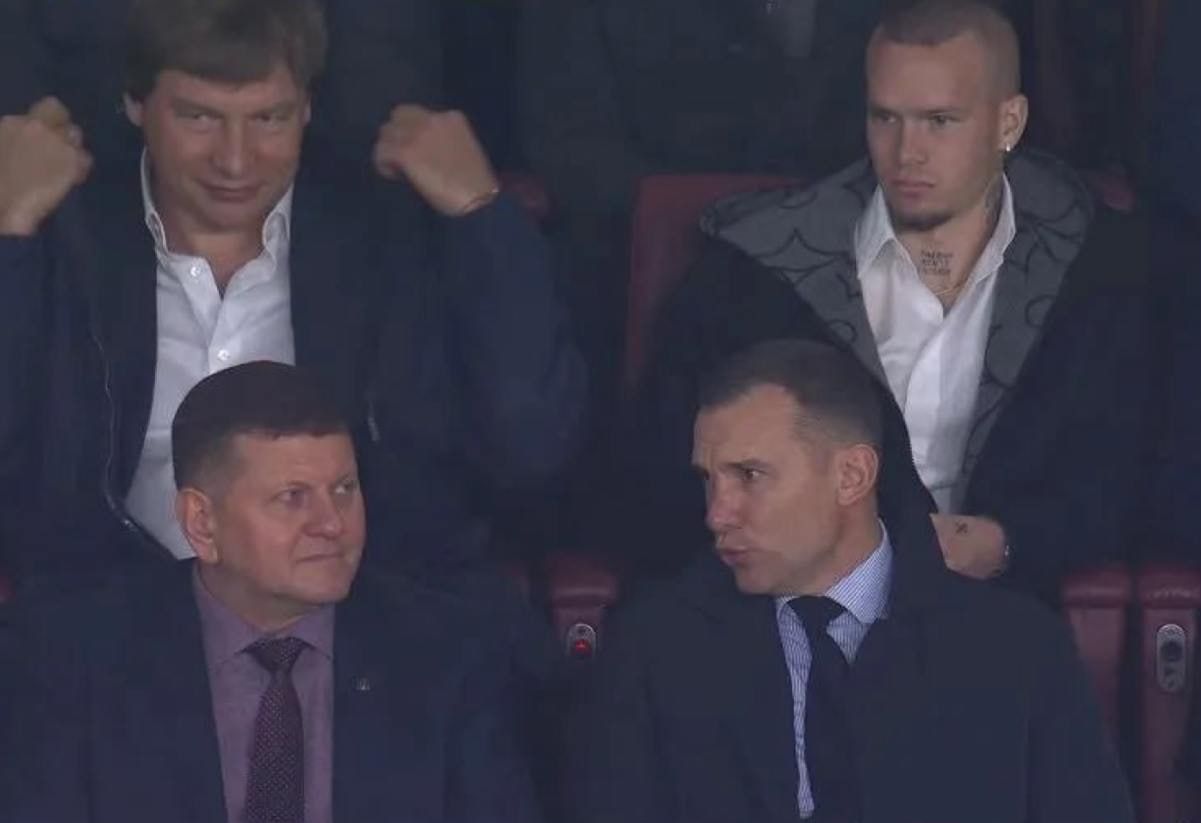 Зрадив Динамо? Залужний сходив на матч Шахтаря і отримав свою футболку від гірників 1