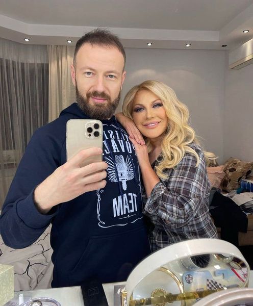 Денис Повалій зі своєю скандальною матір'ю Денис Повалій зі своєю скандальною матір'ю