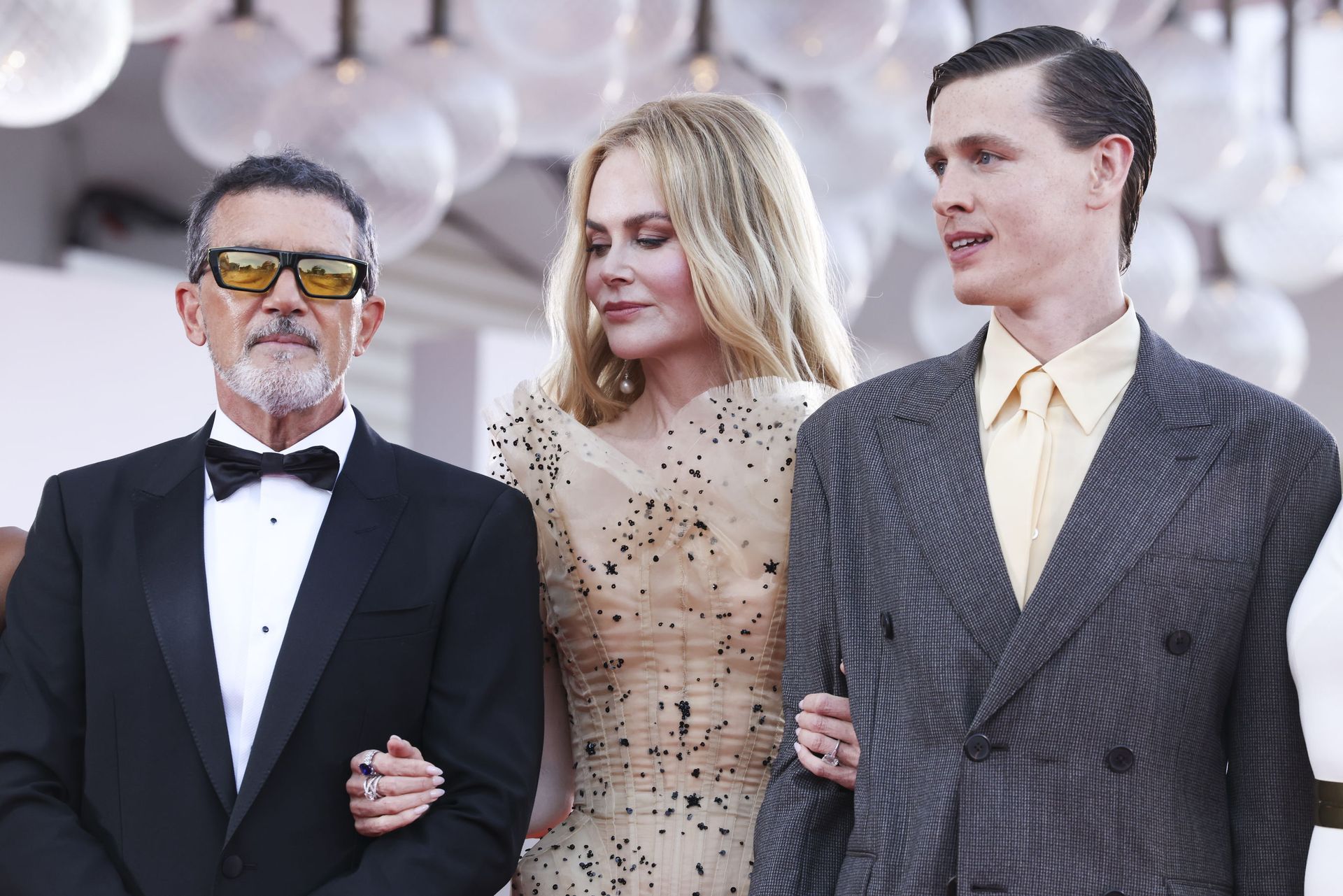 Антонио Бандерас, Николь Кидман и Гаррис Дикинсон. Фото: Getty Images