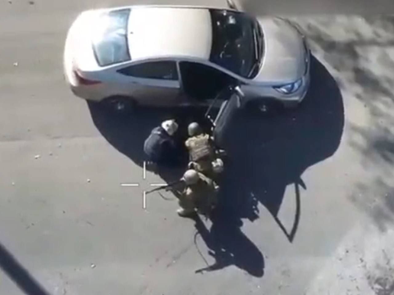 Оккупанты расстреляли авто с гражданскими в Селидово, а ВСУ спасли одного мужчину Оккупанты расстреляли авто с гражданскими в Селидово, а ВСУ спасли одного мужчину