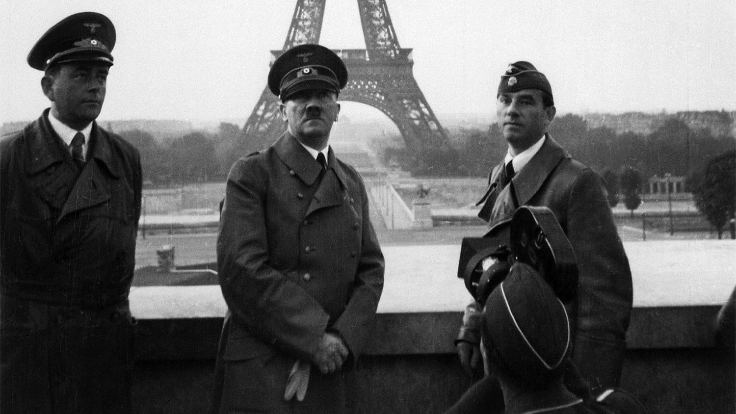 Гитлер в Париже, 1940 год Гитлер в Париже, 1940 год