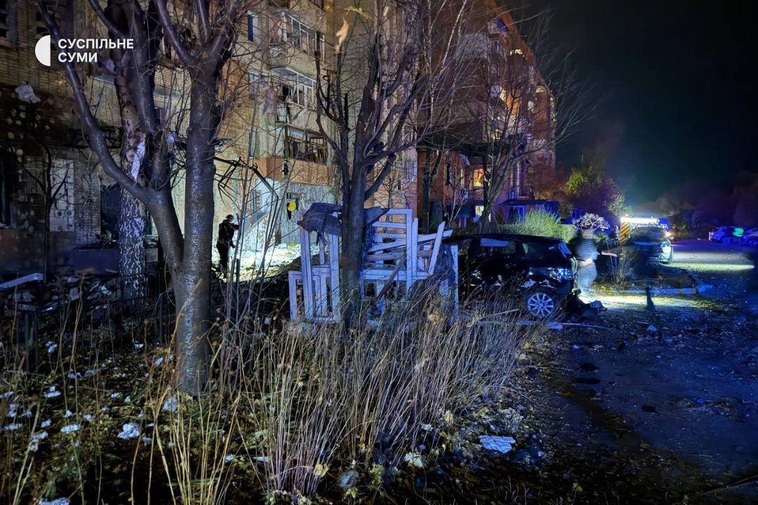 Росіяни атакували "Шахедом" багатоповерхівку у Сумах: є постраждалі, серед них вагітна жінка 1
