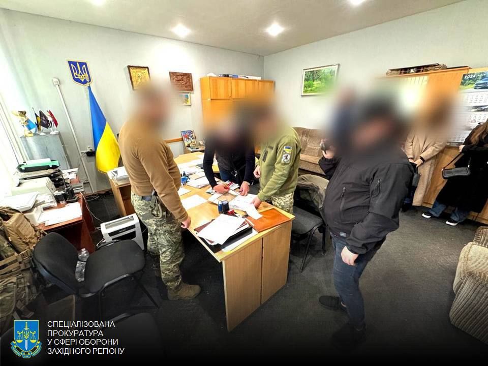 На Закарпатті начальник ТЦК брав хабарі за ухилення від мобілізації: Офіс генпрокурора розкрив розцінки 1