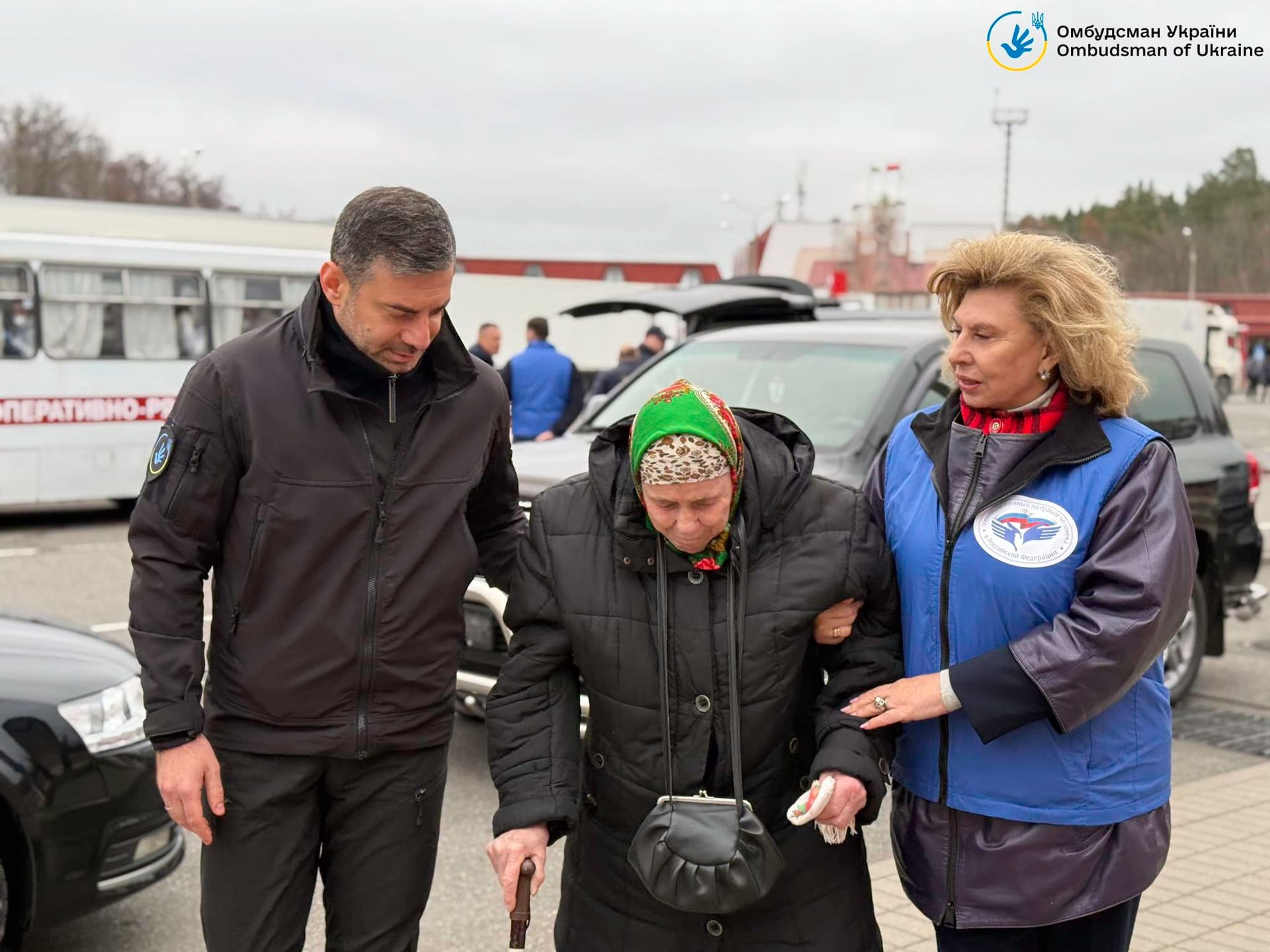Літня жінка змогла зустрітися зі своїм сином Літня жінка змогла зустрітися зі своїм сином
