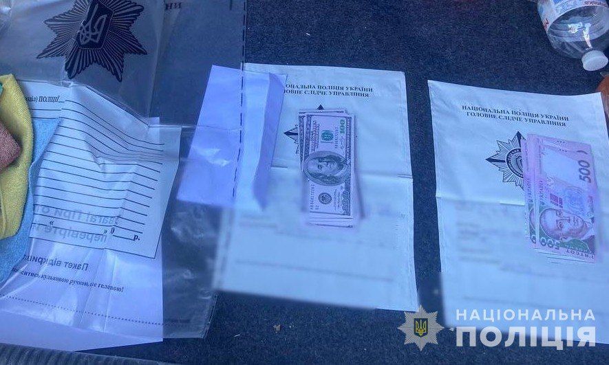 Правоохранители произвели задержание должностных лиц. Фото: Национальная полиция Взятка, МСЭК