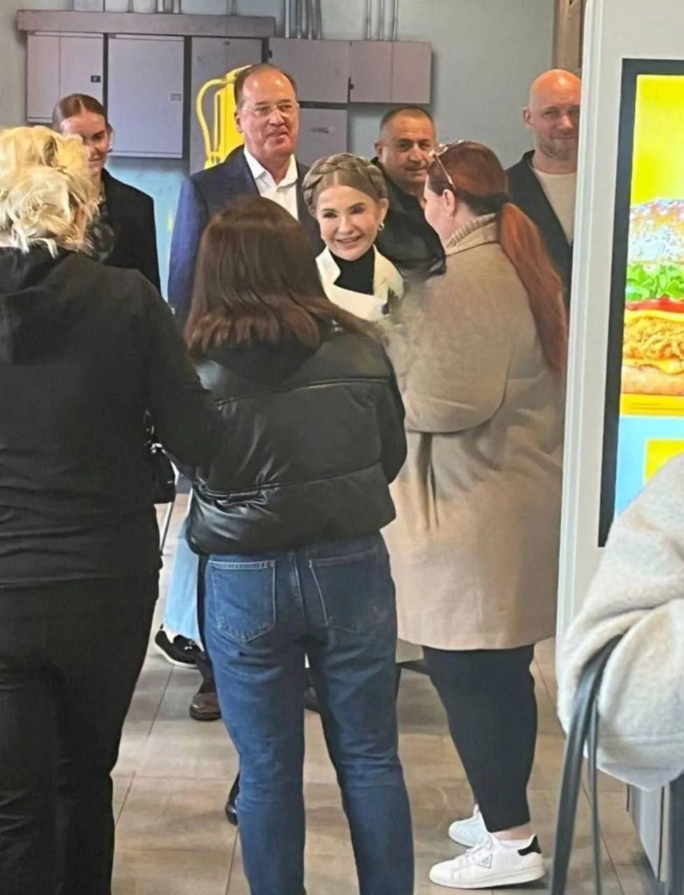 Юлія Тимошенко засвітилася у МакДоналдс в Одесі. Юлія Тимошенко засвітилася у МакДоналдс в Одесі.