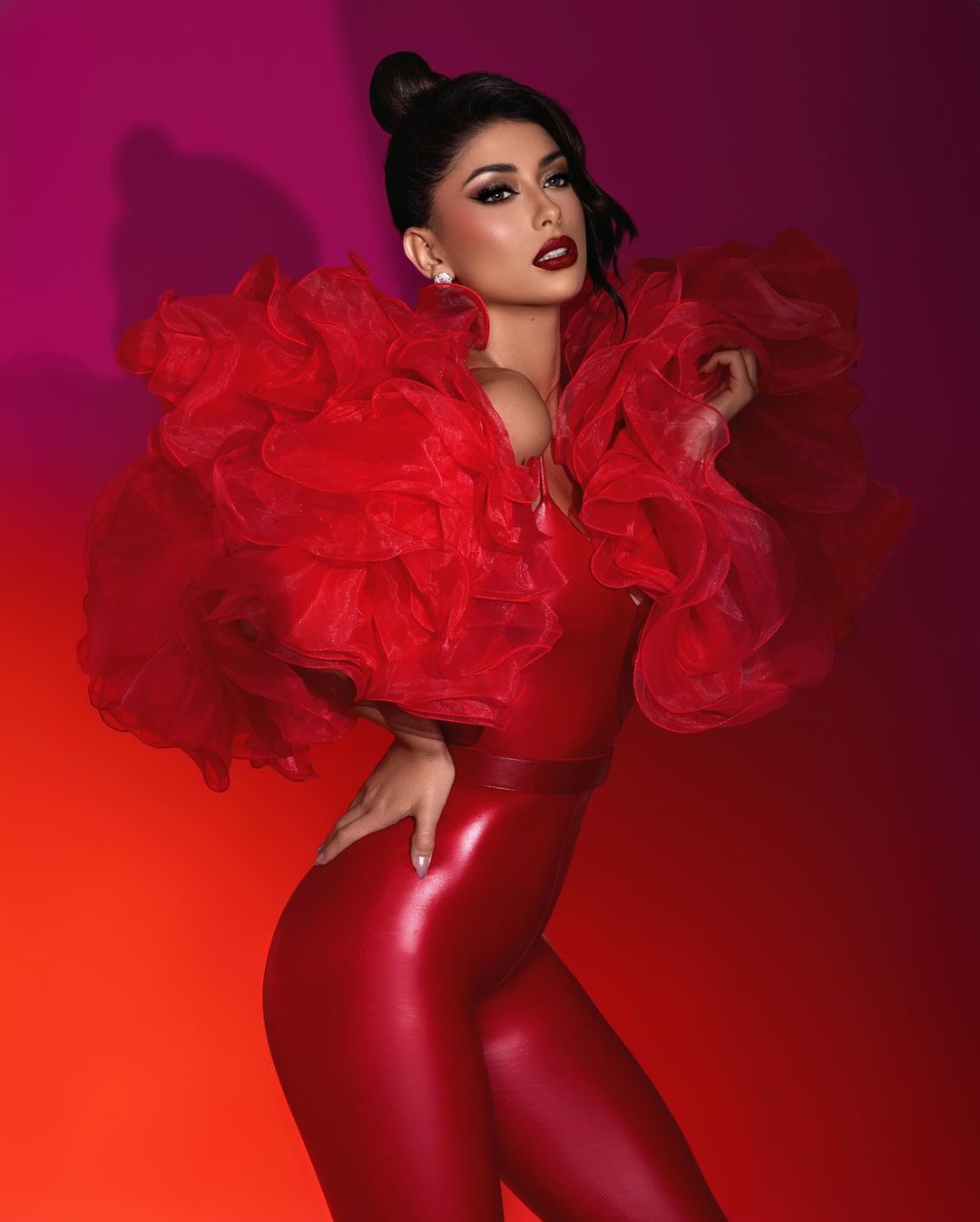 Італі Мора. Італі Мора.