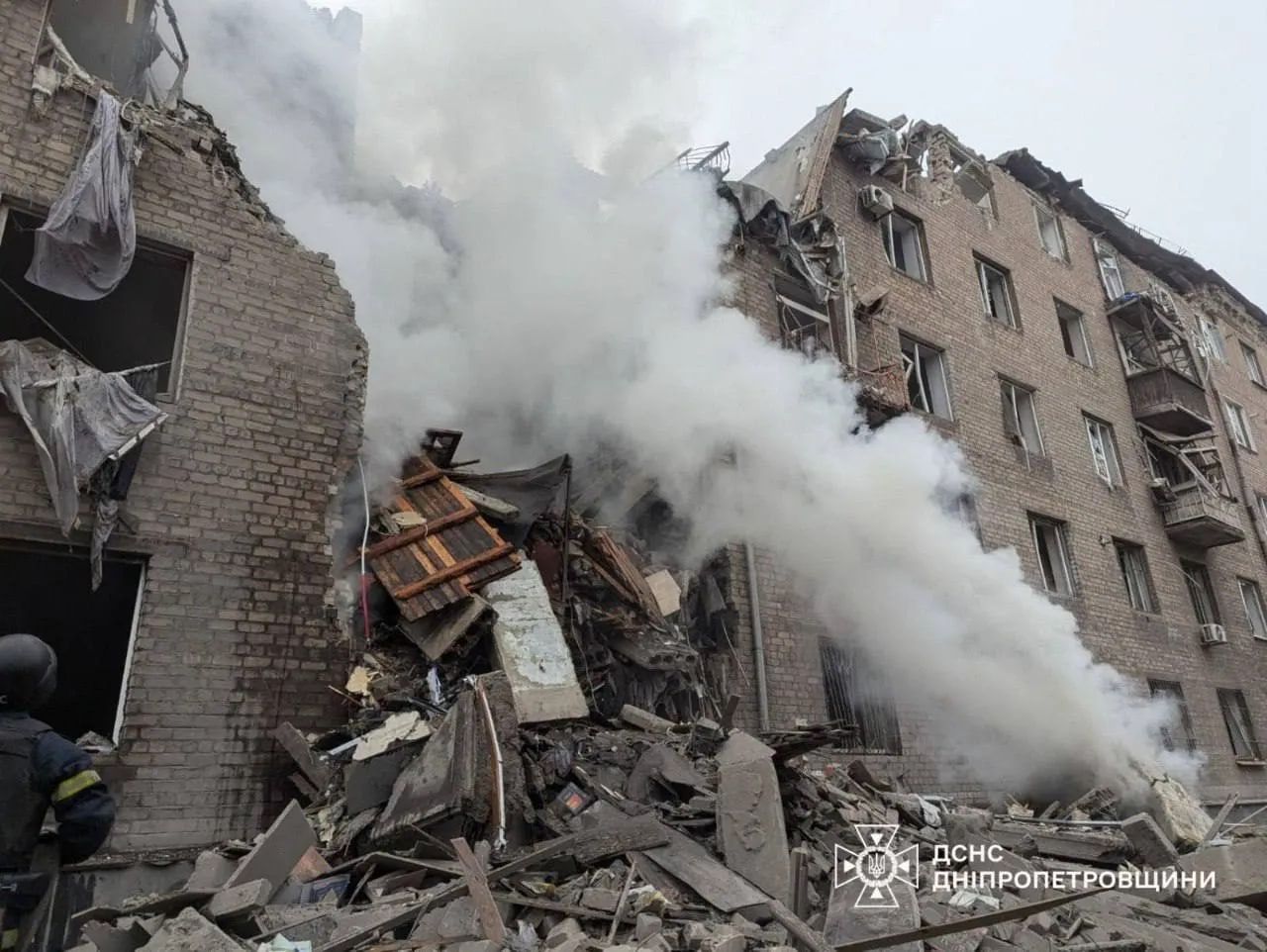 Наслідки обстрілу у Кривому Розі Наслідки обстрілу у Кривому Розі