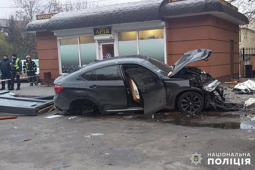 Смертельна ДТП у Хмельницькому: п'яний водій на BMW зніс трьох жінок на зупинці, вони загинули - Нацполіція 2