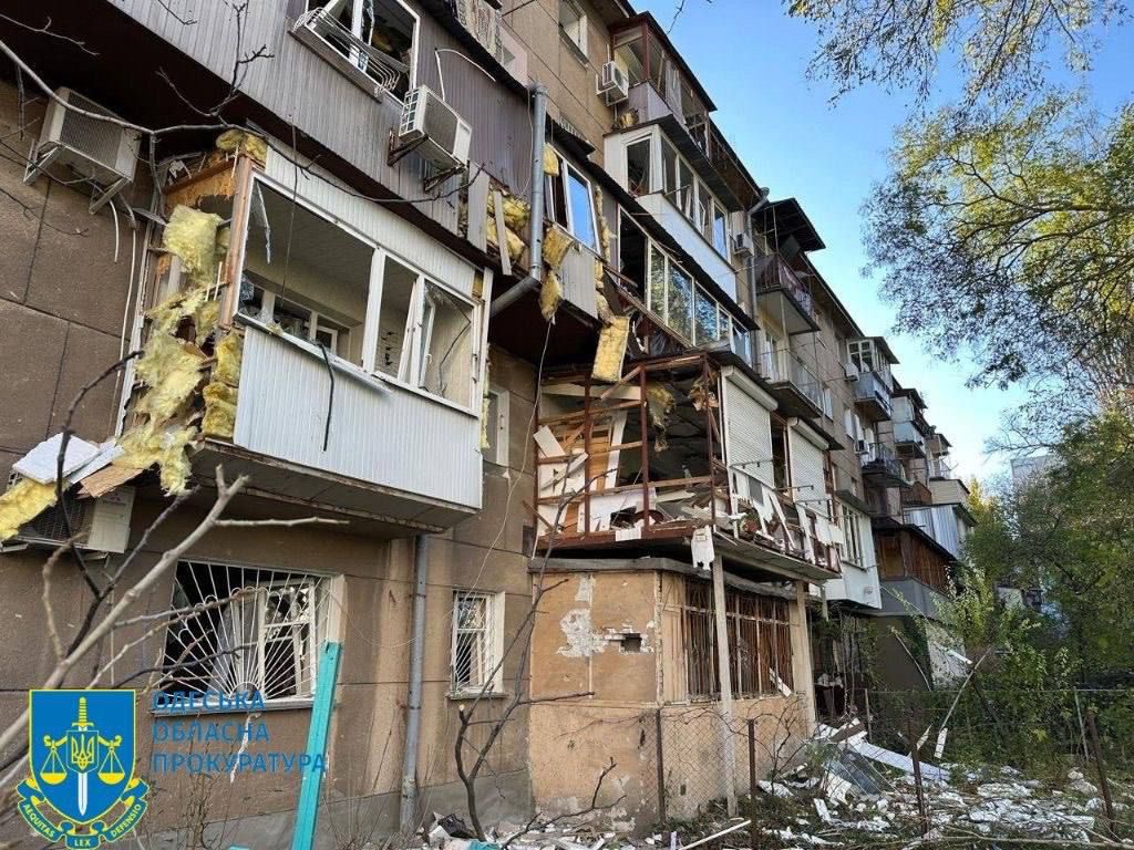 Ракетний удар по Одесі: кількість загиблих зросла, серед них – медики, поліцейські та цивільні (фото, відео) 1