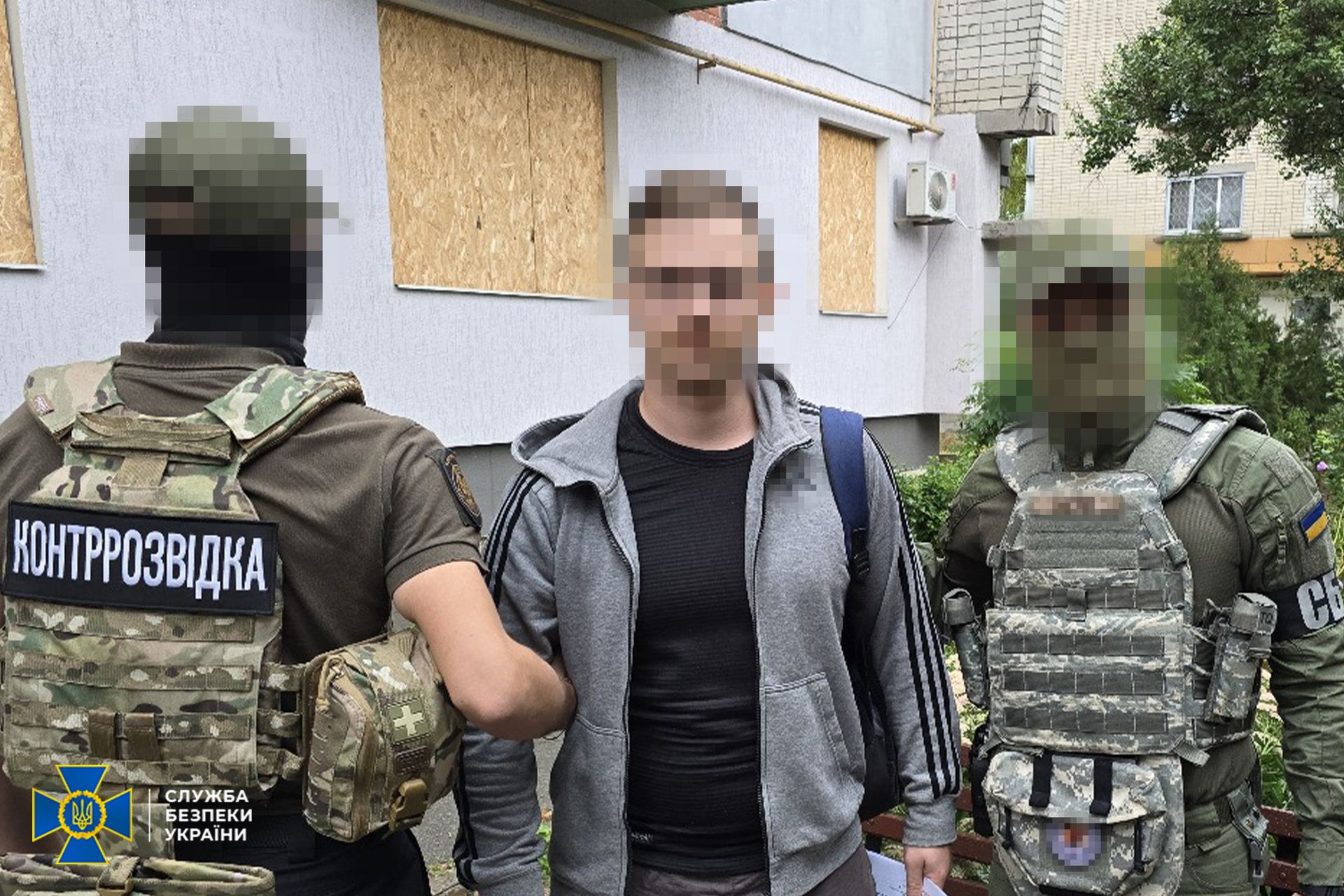 Правоохранители задержали коллаборантов в Херсонской области. Фото: Служба безопасности Украины СБУ, задержание