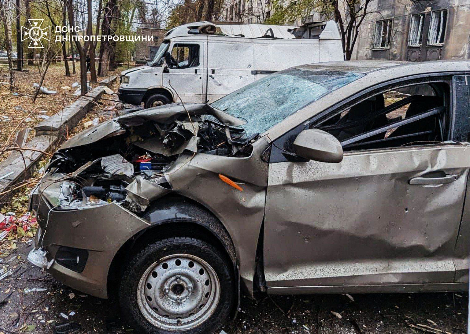 Побитими виявились й автомобілі мешканців