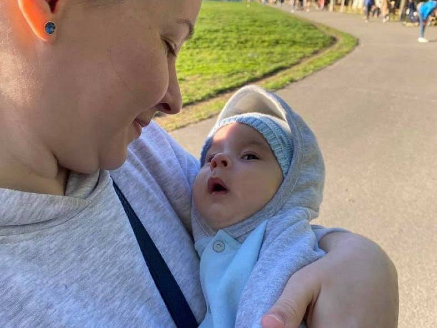 "У нас дві війни: одна — в нашій країні, а друга — в нашій родині, за життя наших дітей": Боротьба за життя дітей зі СМА 1