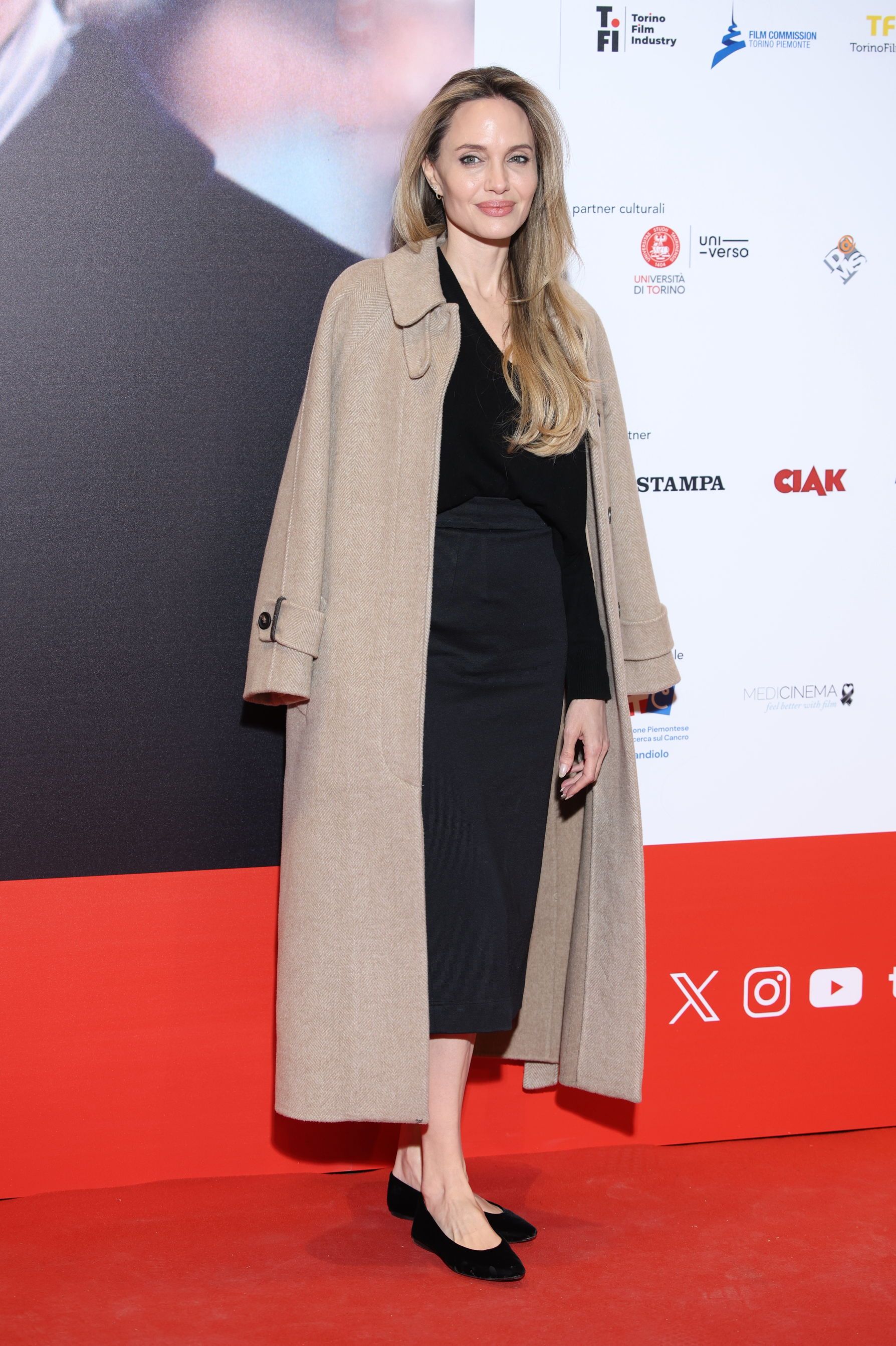 Порятунок від вечірньої прохолоди. Фото: Getty Images Порятунок від вечірньої прохолоди. Фото: Getty Images