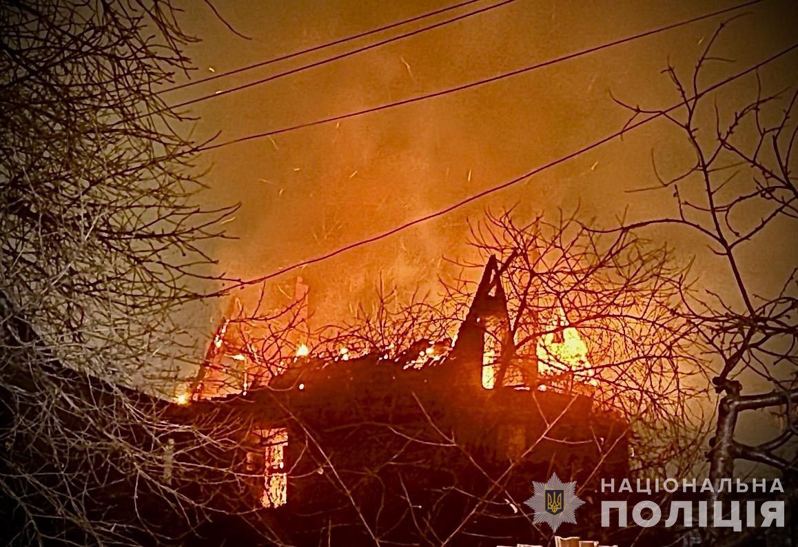 Пожар в результате атаки шахедами Одесщины. Фото - Нацполиция Пожар в результате атаки шахедами Одесщины. Фото - Нацполиция