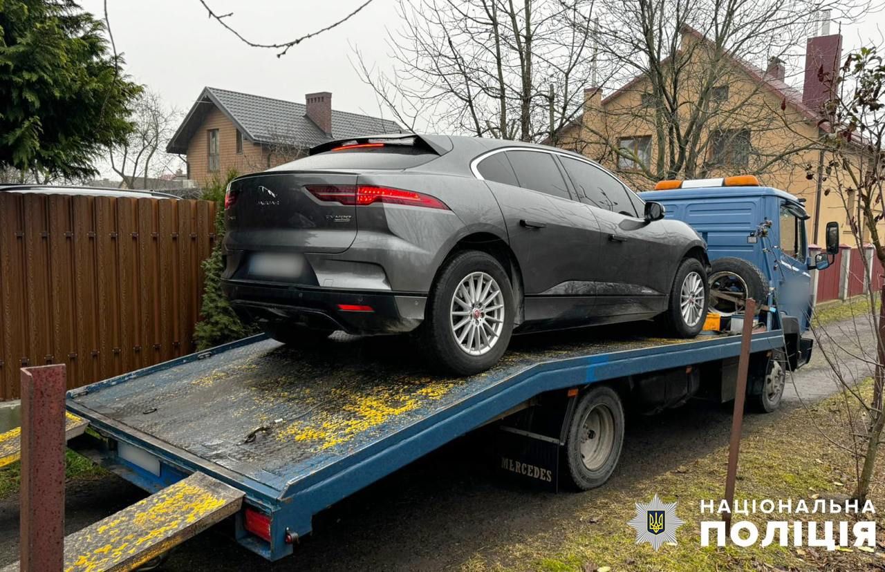 Під час обшуків вилучено елітне авто 