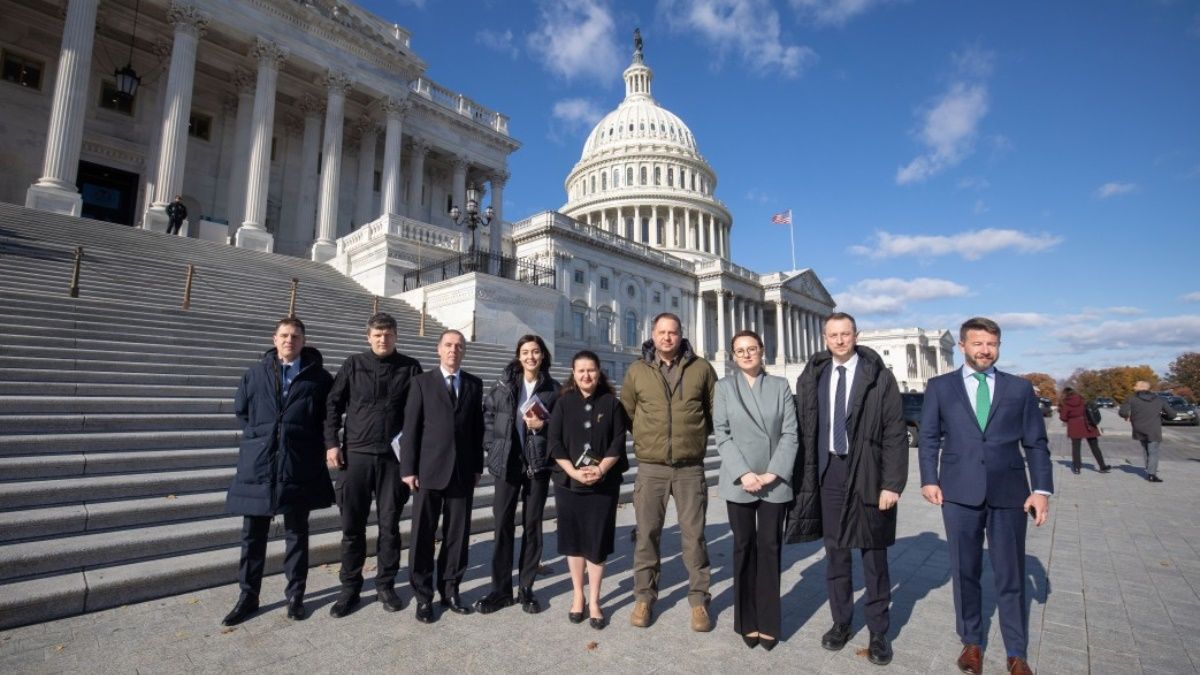 Андрій Єрмак з командою в США