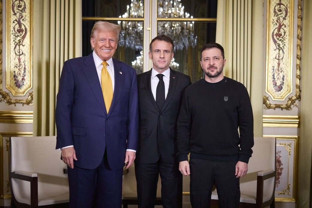 У Трампа наехали на Зеленского, потому что не надел костюм на встречу в Париже: неуважение к американскому народу 1