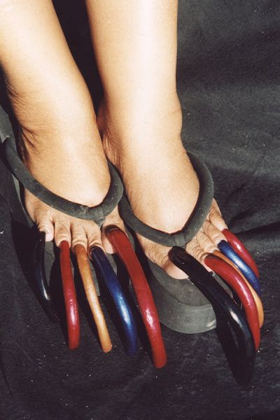 Тоді Луїзі подарували виготовлені на замовлення теплі черевики з вирізаними пальцями Тоді Луїзі подарували виготовлені на замовлення теплі черевики з вирізаними пальцями