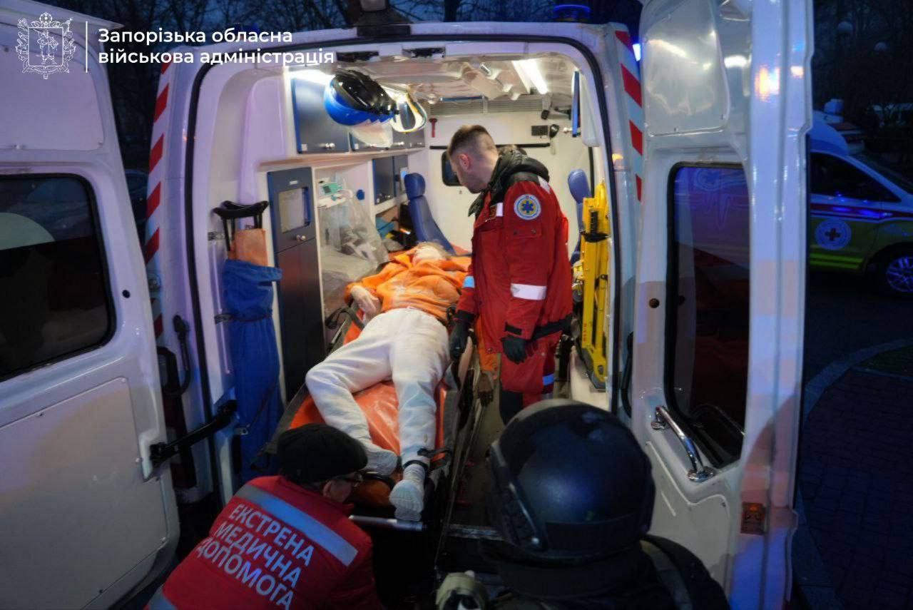 Есть ранены среди врачей. Фото: Запорожская ОВА Есть ранены среди врачей. Фото: Запорожская ОВА