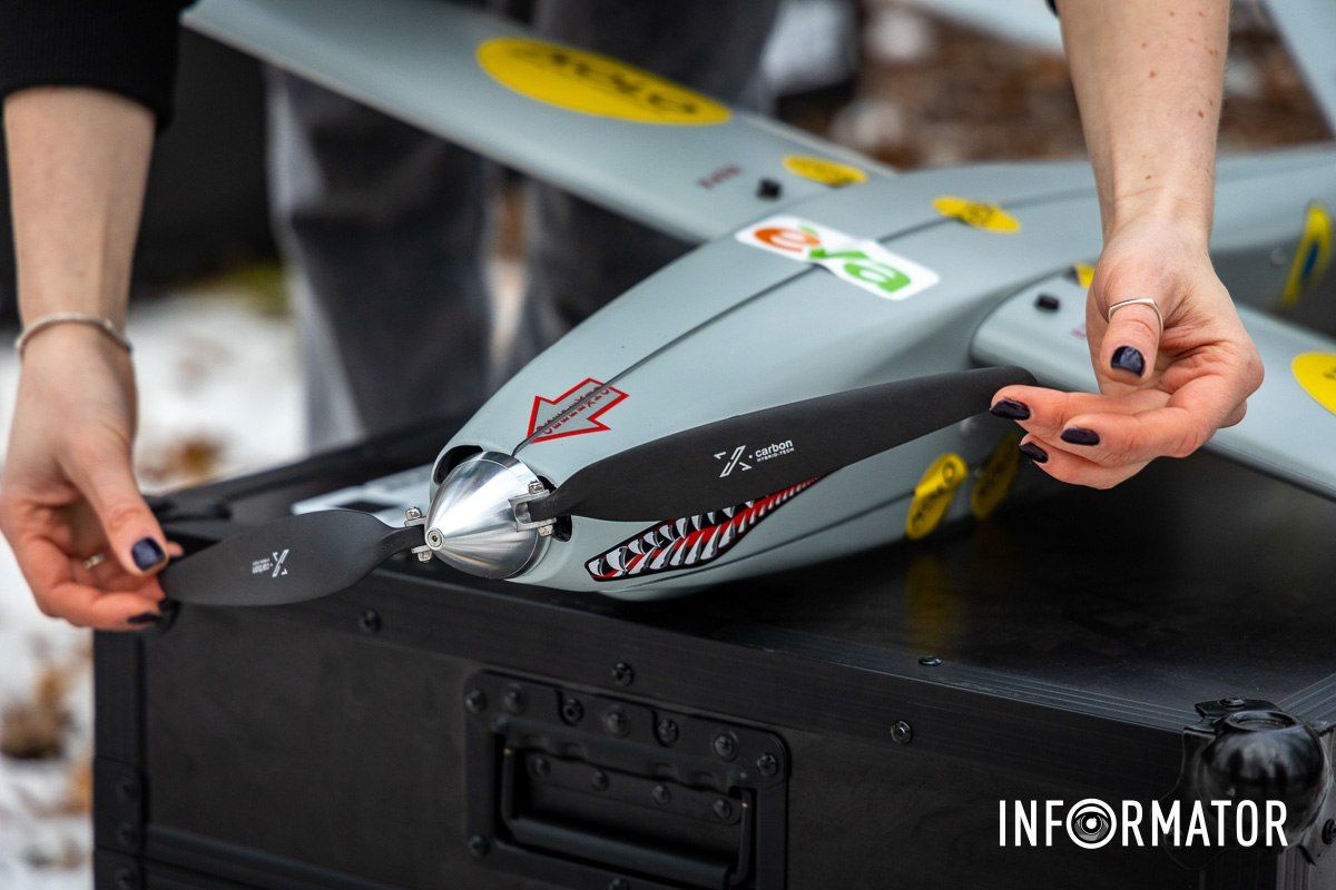 БпЛА MINI SHARK отримали Азовці від компанії  EVA та фонду KOLO 1