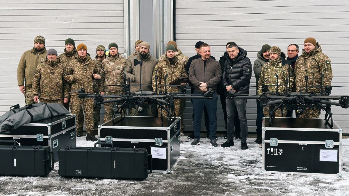 Олег Крот та Артем Колюбаєв передали дрони "Граніт" (славнозвісна "Баба Яга") бригадам "Буревій" та "Тайфун"