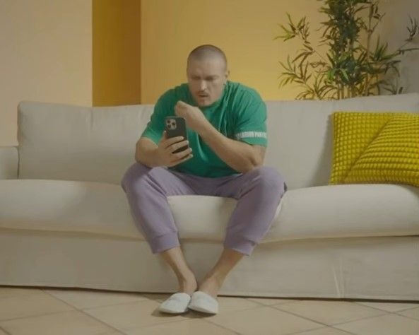 Усик в домашніх капцях поспілкувався з Ф'юрі 1