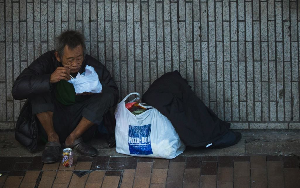 19 грудня світова спільнота відзначає Міжнародний день допомоги бідним.