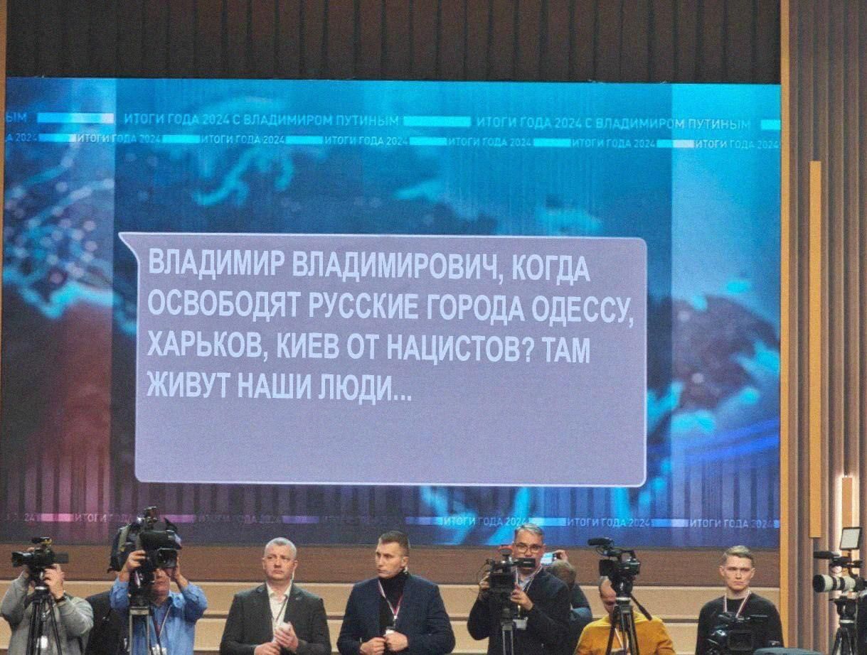 Пропаганду жестко вливают в уши россиянам Пропаганду жестко вливают в уши россиянам