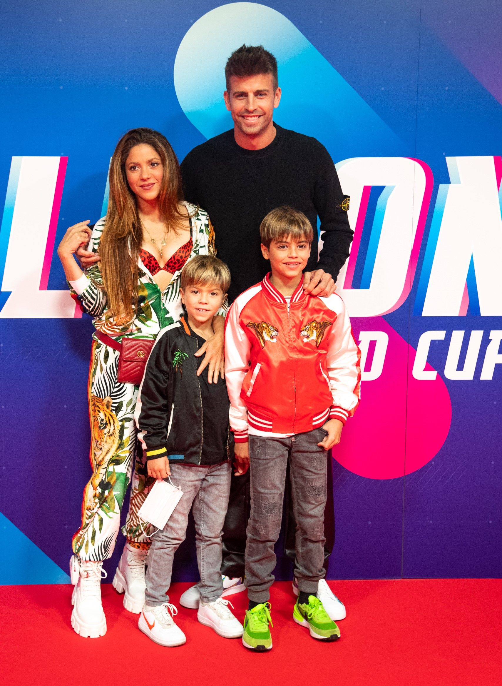 Шакира и Пике с сыновьями. Фото: Getty Images Шакира и Пике с сыновьями. Фото: Getty Images