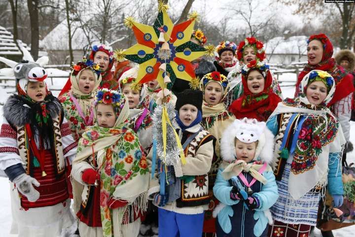 Різдво українці святкували навіть при СРСР, коли віра була під забороною таємно, але святкували. Різдво українці святкували навіть при СРСР, коли віра була під забороною таємно, але святкували.