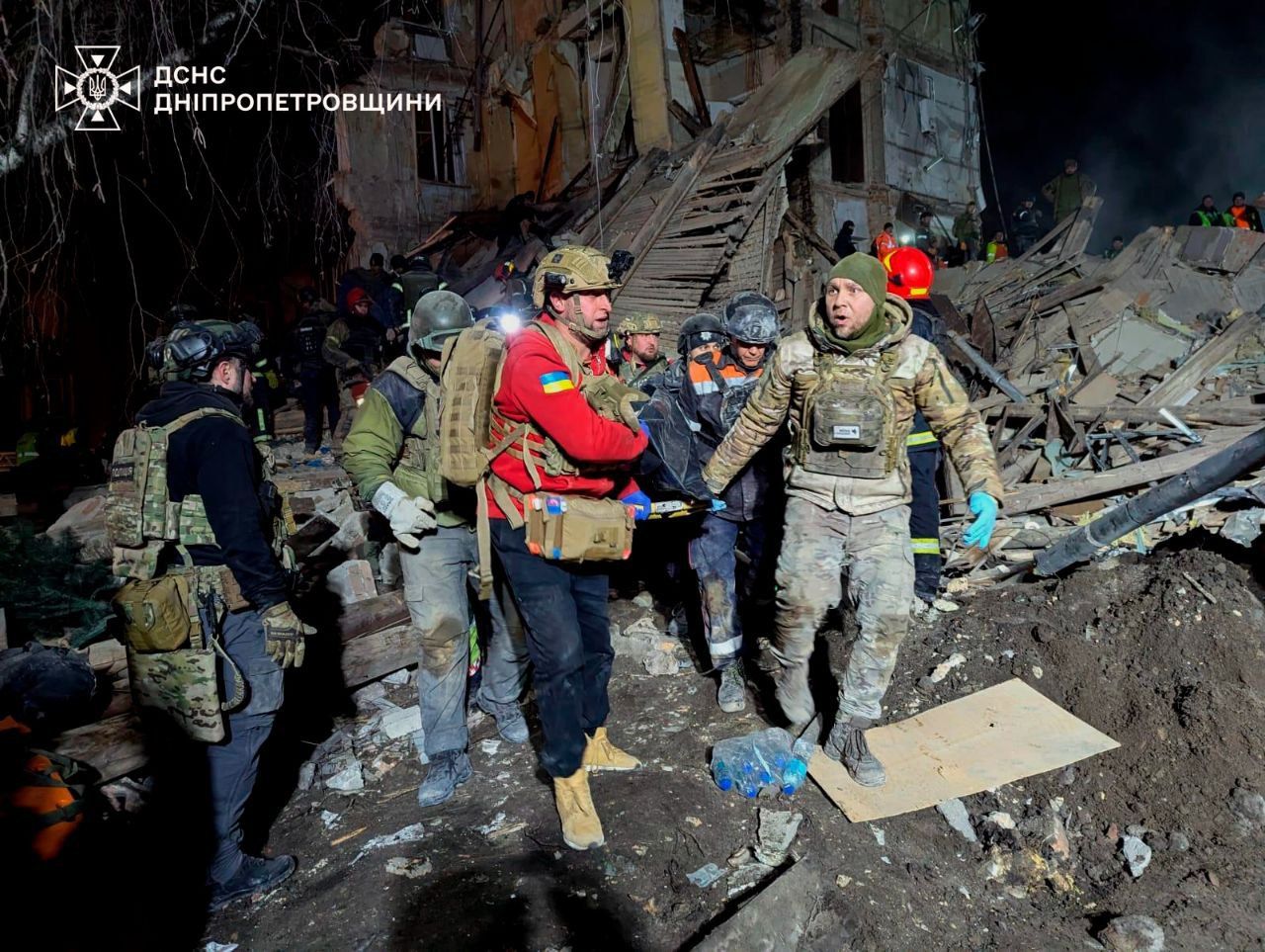 На місці працюють рятувальники На місці працюють рятувальники