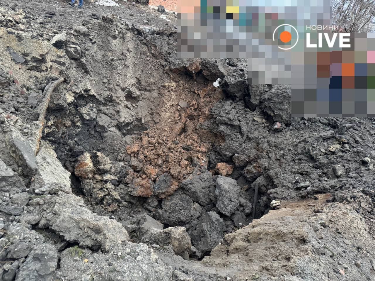 Такие воронки образовались от баллистических ракет в Салтовском районе