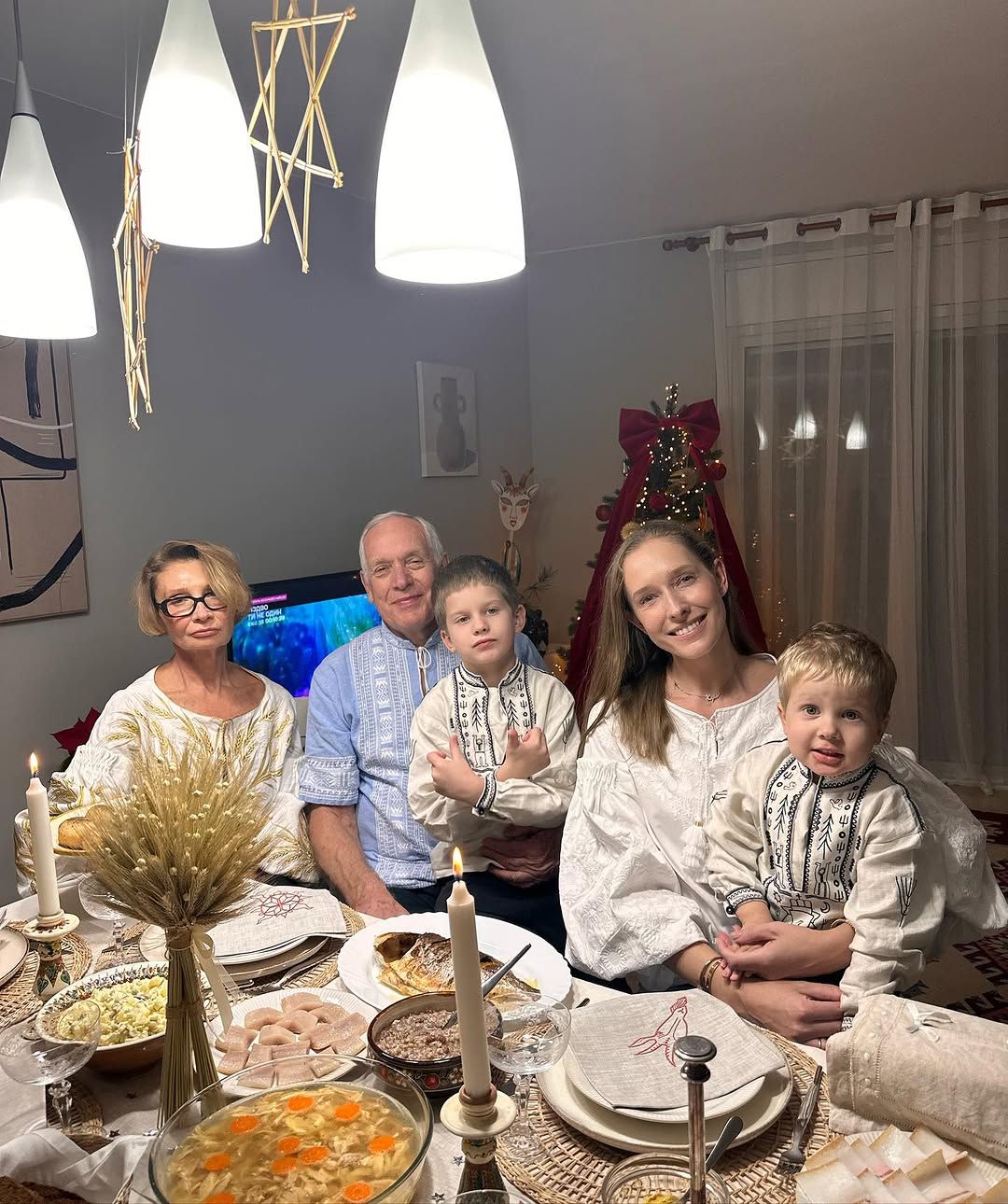 Катерина Осадча з батьками та синами Катерина Осадча з батьками та синами