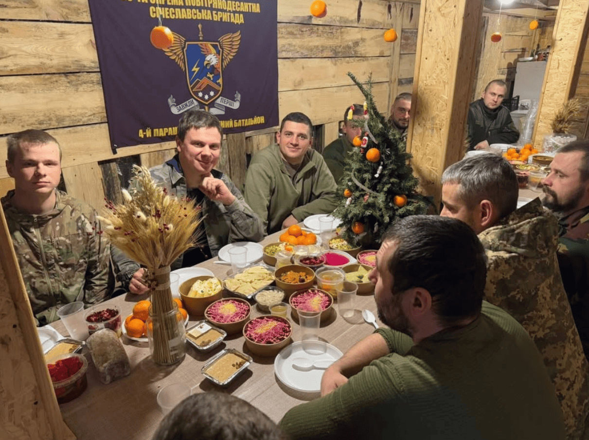 Різдвяна вечеря Комарова з захисниками України Різдвяна вечеря Комарова з захисниками України