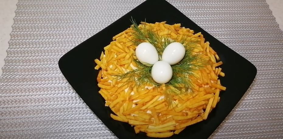 Цей салат і смакує добре, і виглядає гарно!