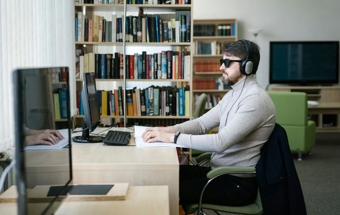 4 січня проводиться Всесвітній день азбуки Брайля. 