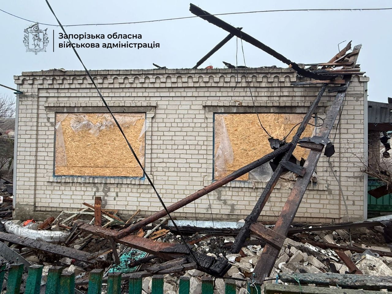 Наслідки обстрілів у Запоріжжі 4 січня. Фото — Іван Федоров, Запорізька ОВА Наслідки обстрілів у Запоріжжі 4 січня. Фото — Іван Федоров, Запорізька ОВА