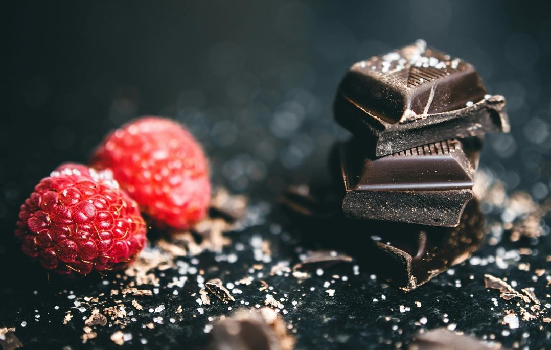 10 січня проводиться День чорного шоколаду.