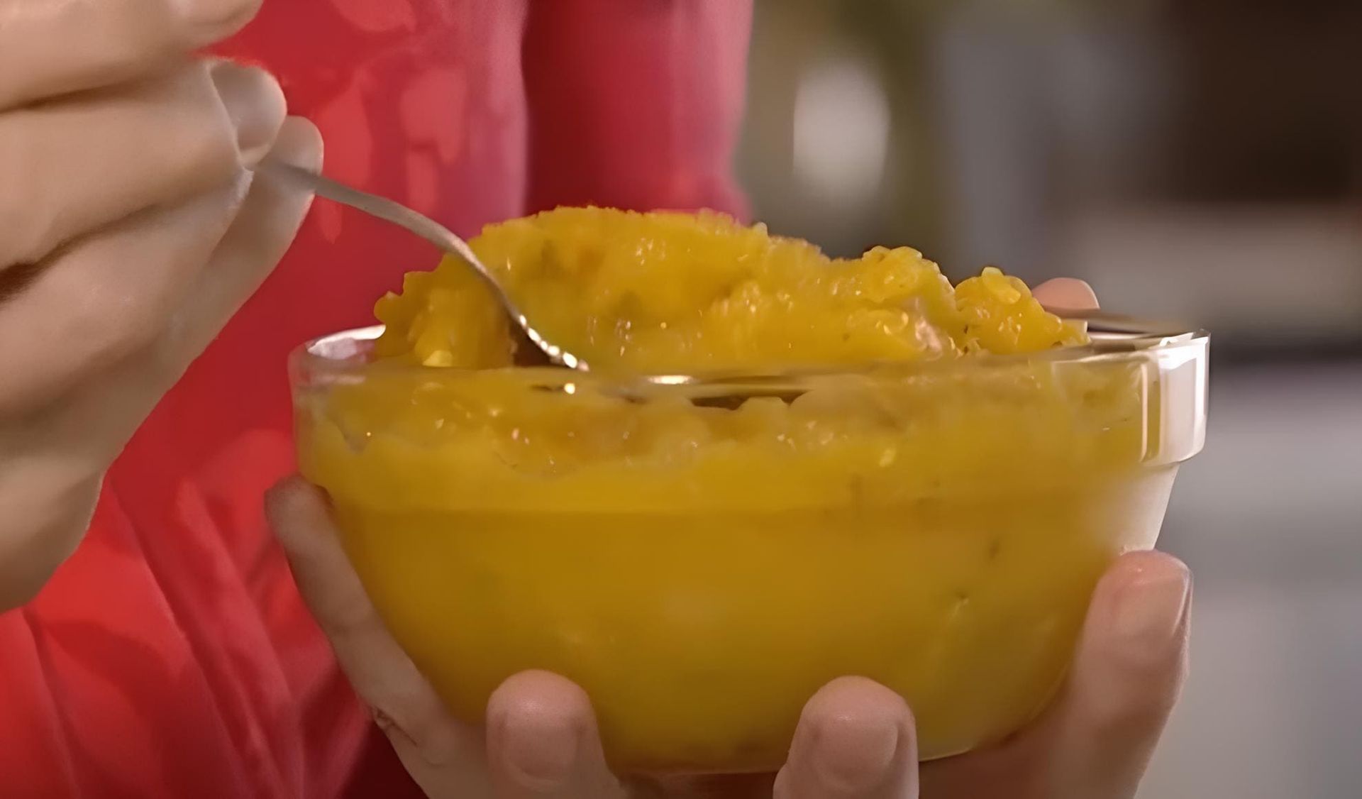 Цей яблучний соус зі спеціями – справжня смакота. Цей яблучний соус зі спеціями – справжня смакота.