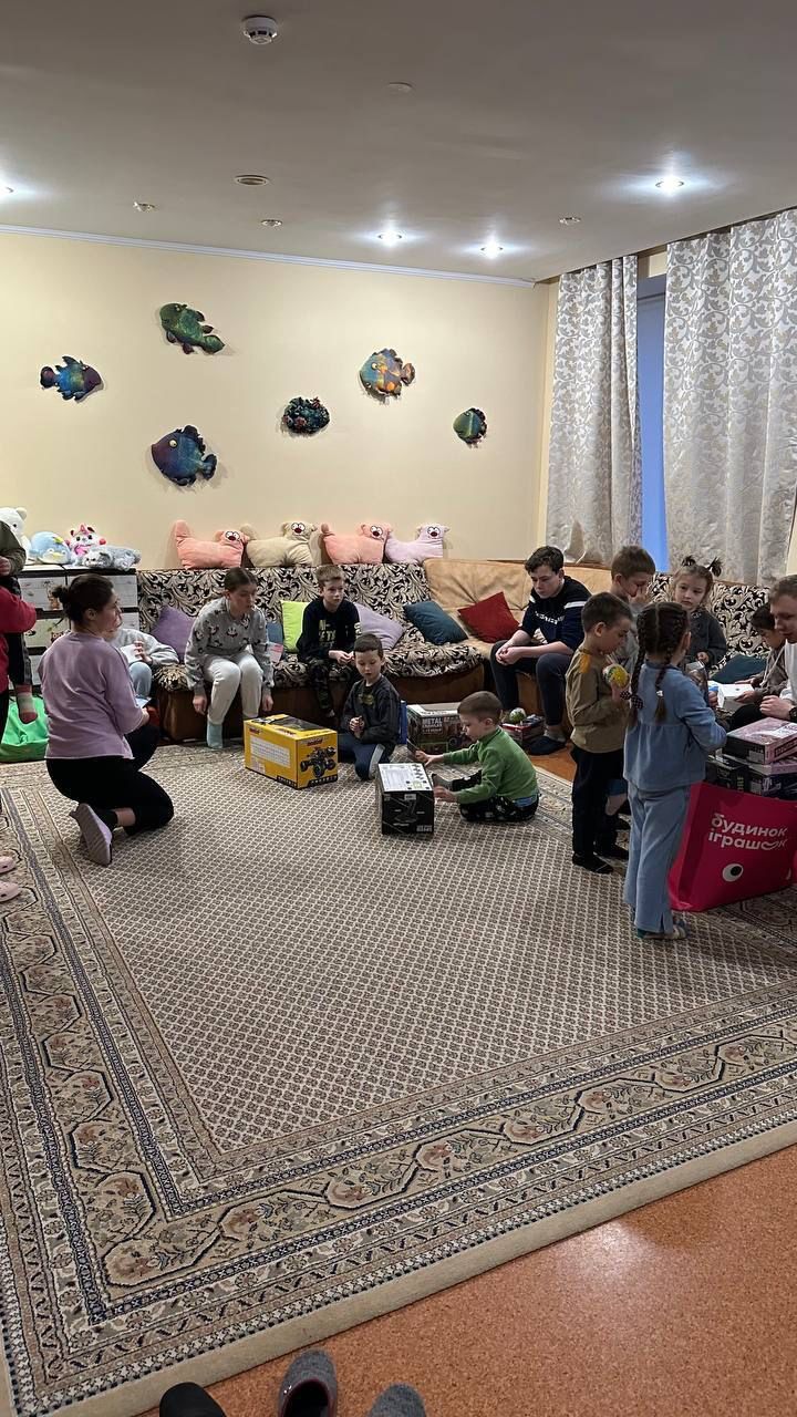 У центрі «Місто щасливих дітей» благодійники допомогли створити для дітей святковий настрій