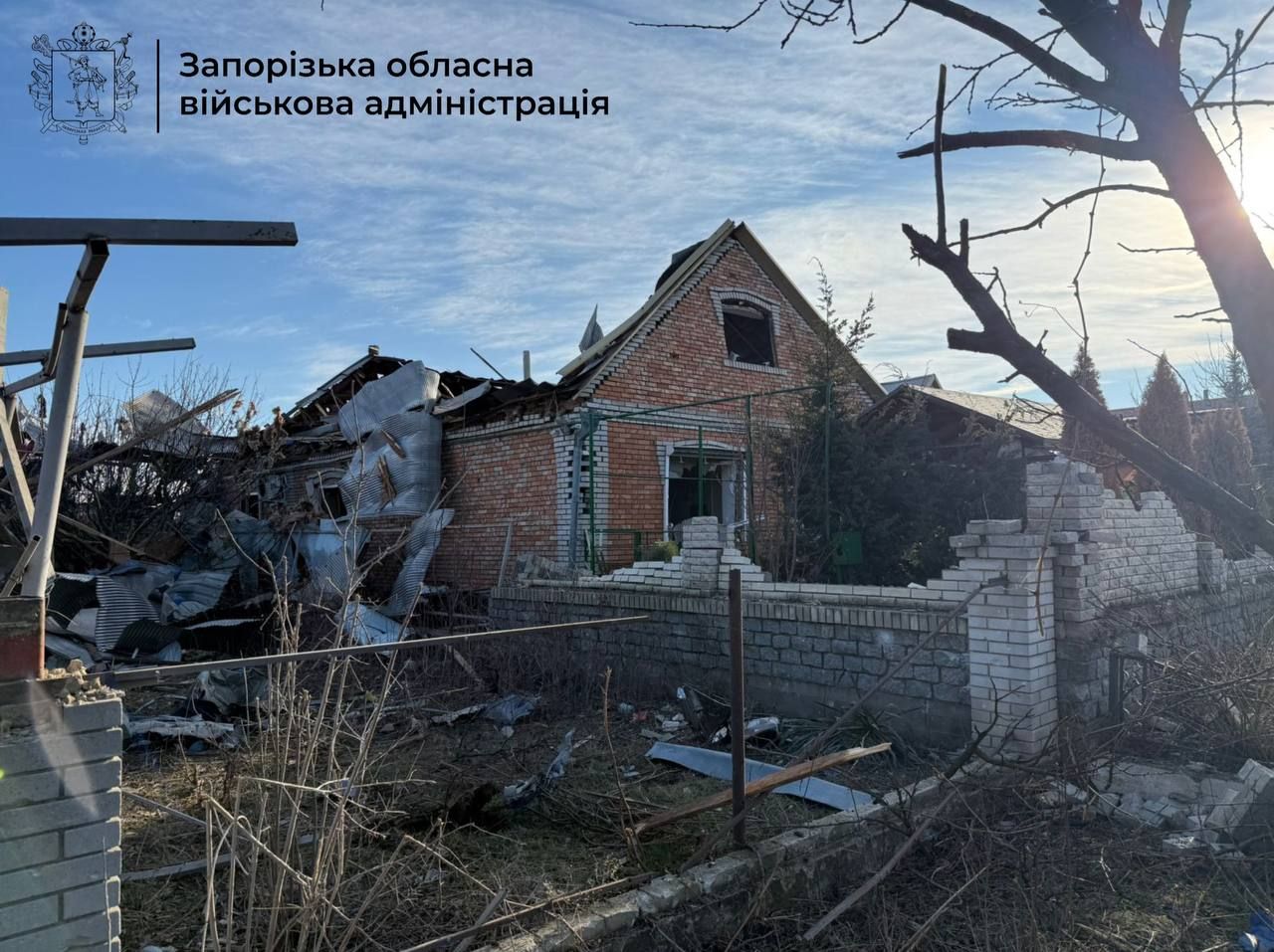 Зруйнований будинок через обстріли у Запорізькій області 16 січня. Фото — Іван Федоров, Запорізька ОВА Зруйнований будинок через обстріли у Запорізькій області 16 січня. Фото — Іван Федоров, Запорізька ОВА