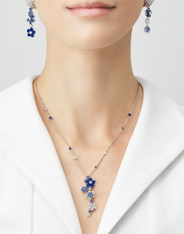 Сапфир в белом золоте.