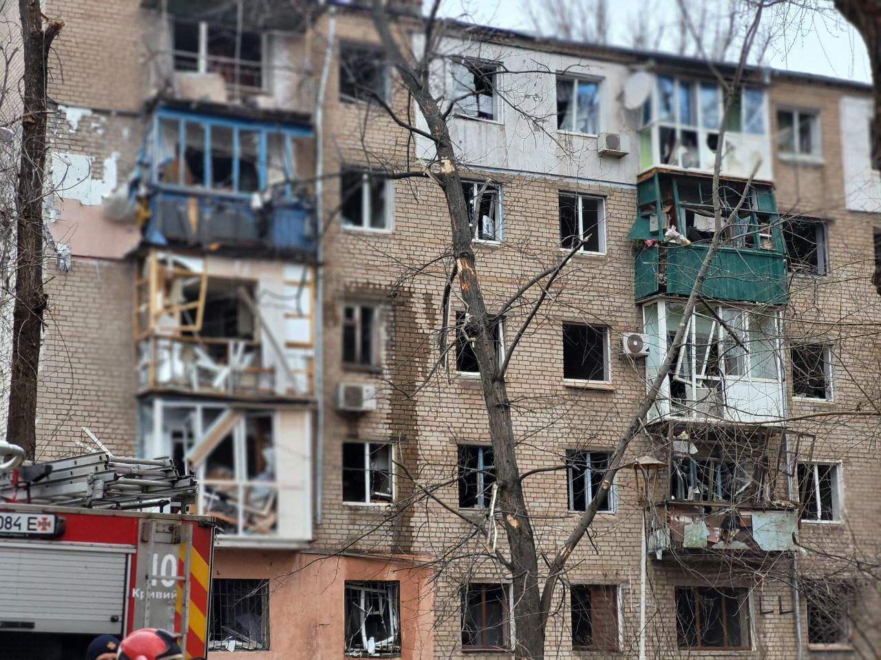 Четверо загиблих, 14 постраждалих: в Дніпропетровській ОВА повідомили про наслідки удару по Кривому Рогу 2