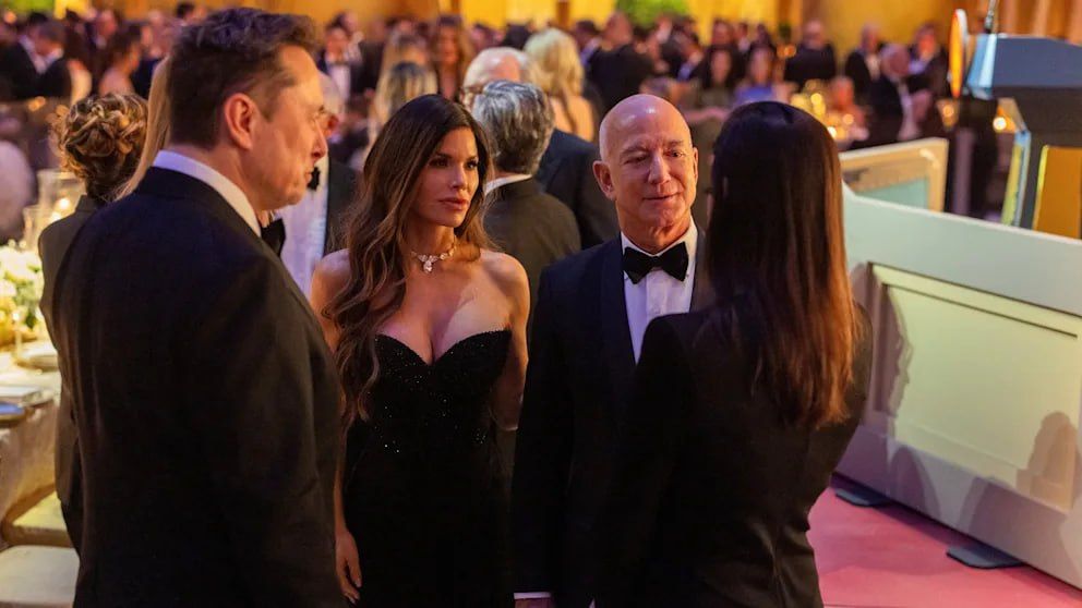 Мільярдер Ілон Маск, засновник Amazon Джефф Безос з дружиною Лорен Санчес