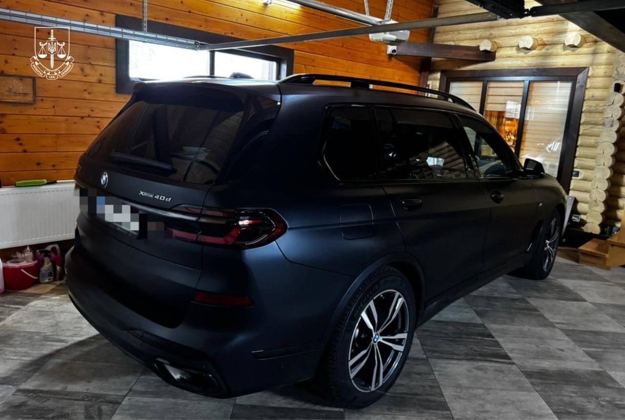 Один из автомобилей