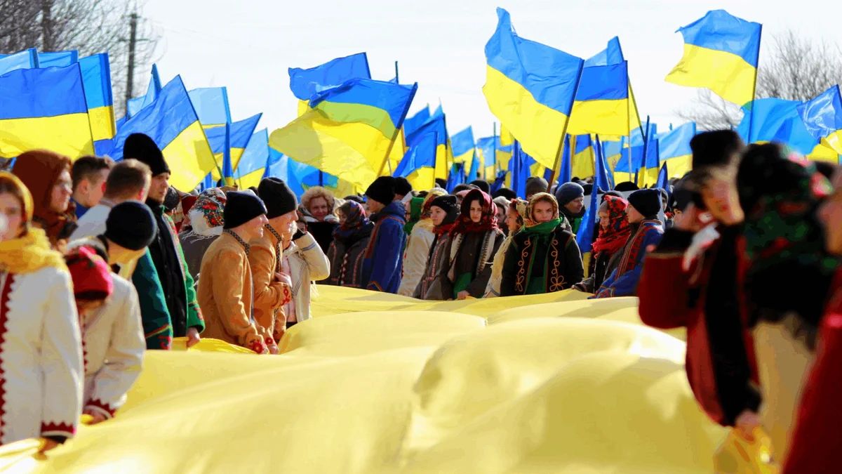 Головна традиція свята – це живий ланцюг! Святкові листівки до Дня Соборності України. Як привітати зі святом у віршах, прозі та СМС 1